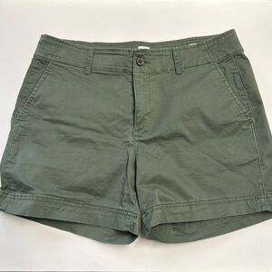 Gap short  olive green color